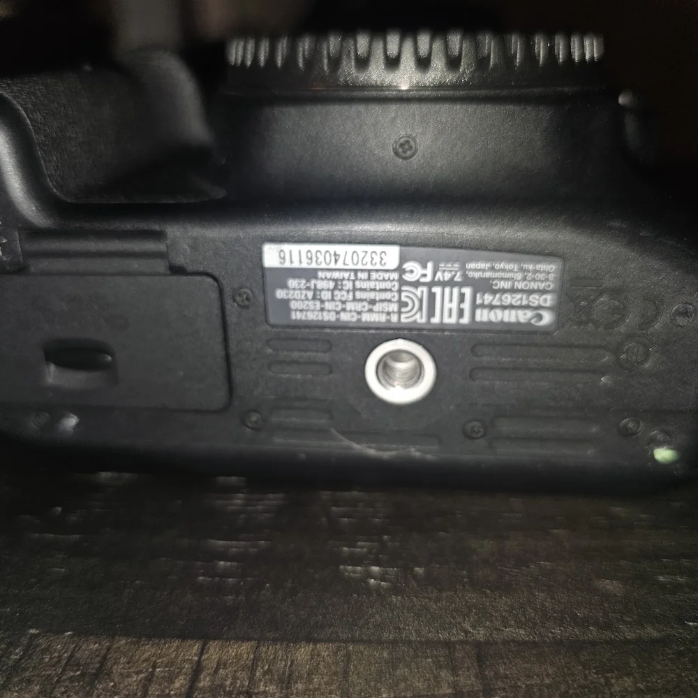 Canon T7, black